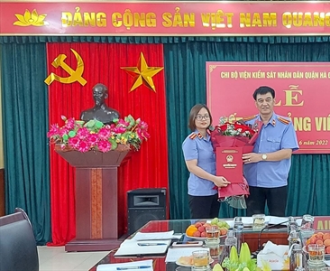 Chi bộ Viện KSND quận Hà Đông tổ chức Lễ kết nạp Đảng viên và trao quyết...